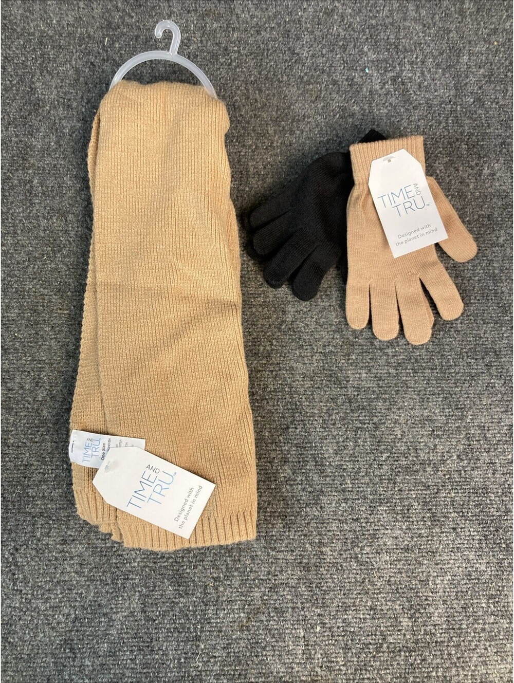 Time & Tru 3 Piece One Size Black & Brown Acorn Gloves & Scarf Set NWT